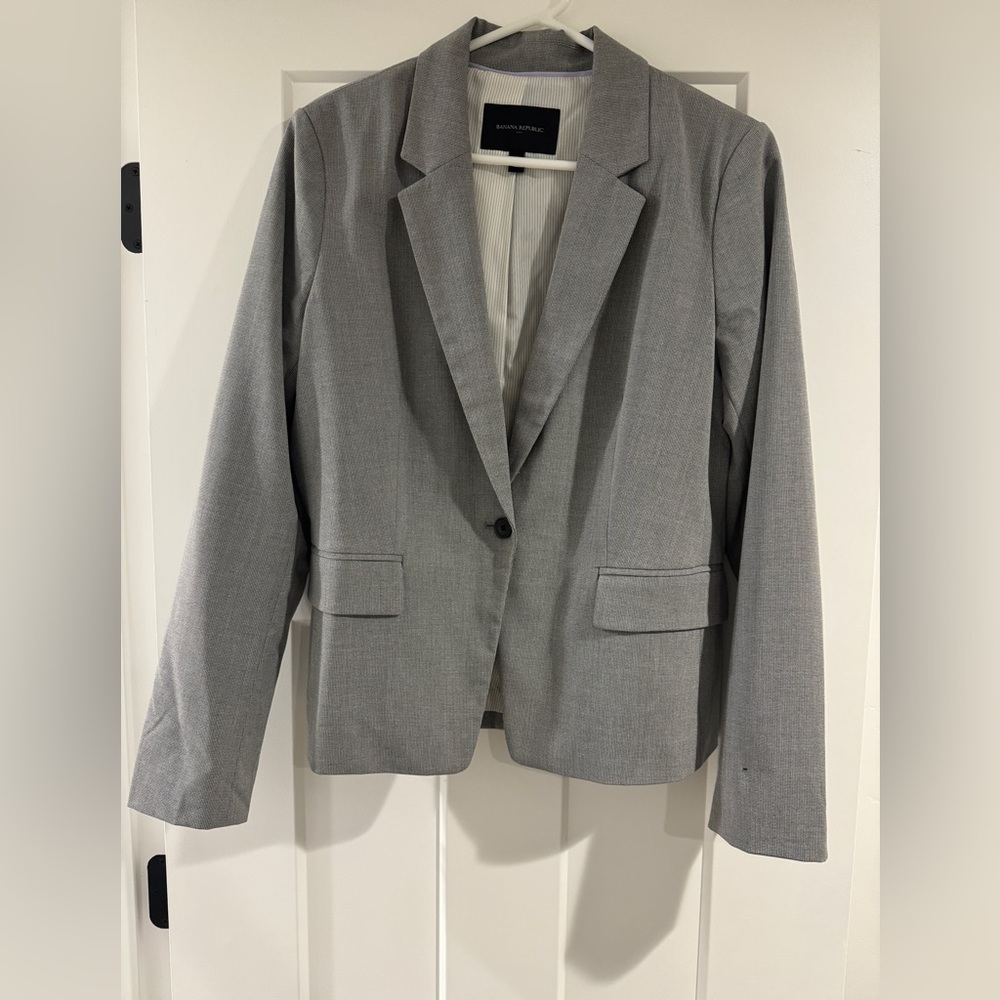 Gray Banana Republic blazer, size 10, perfect condition, never worn